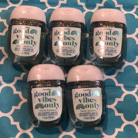 Bath & Body Works Other - 5 Bath and body works fresh rainfall pocketbacs
